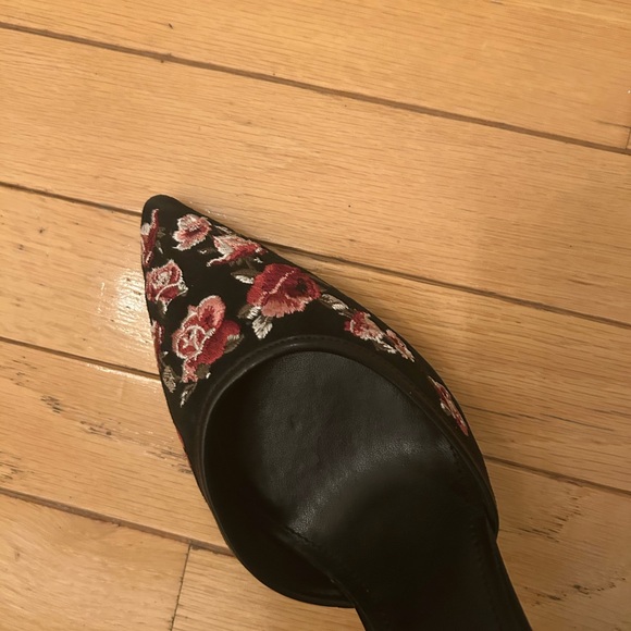 White House Black Market Heels, Size 9M - Picture 4 of 8